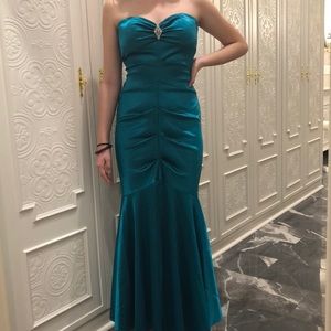 Super elegant and sexy mermaid dress.